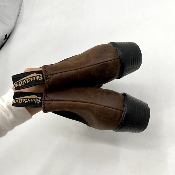 Blundstone Heel Brown Chelsea Boots - Picture 2 of 9